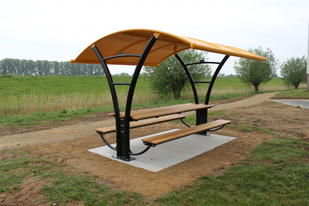 jongeren ontmoetingsplek, hangplek, picknickset, picknickplaats, overkapping openbare ruimte, overkappingen openbare ruimte