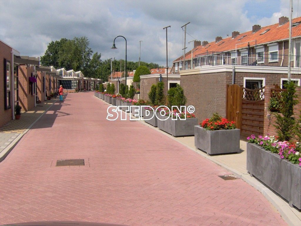 Bloembakken beton straatmeubilair