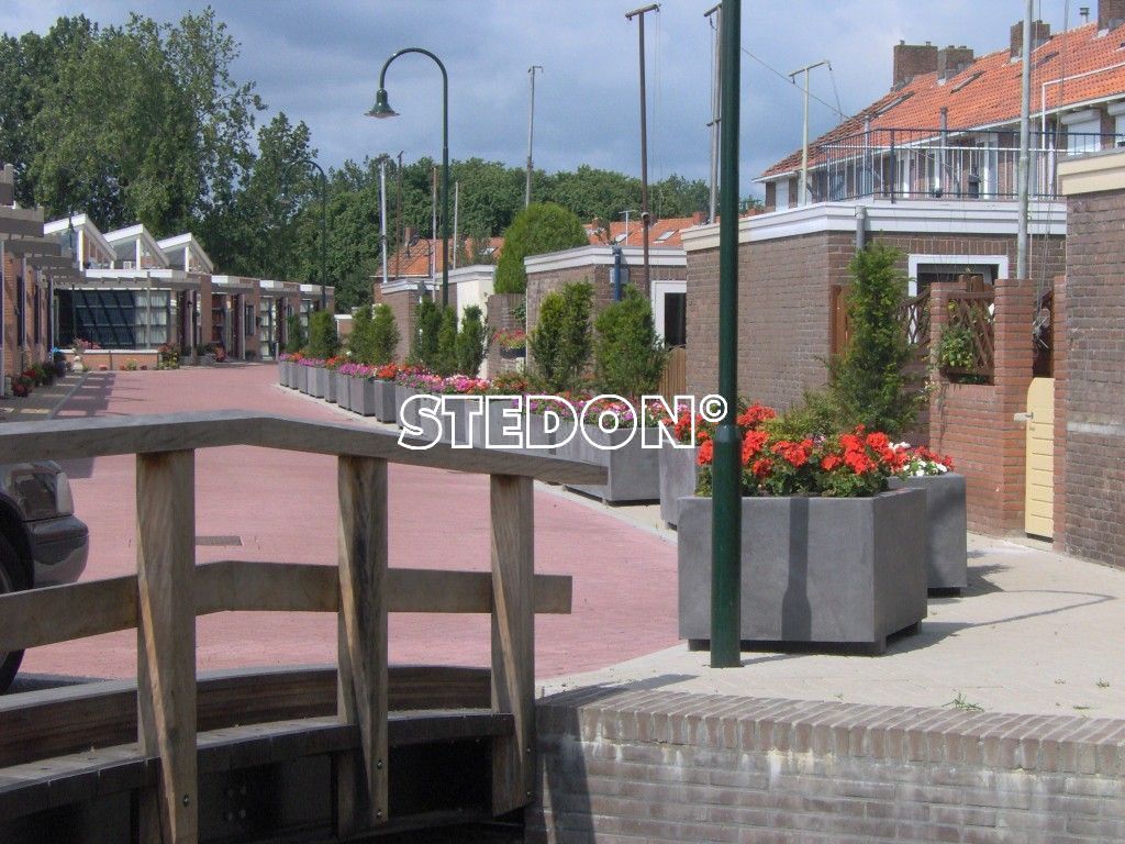 Bloembakken beton straatmeubilair