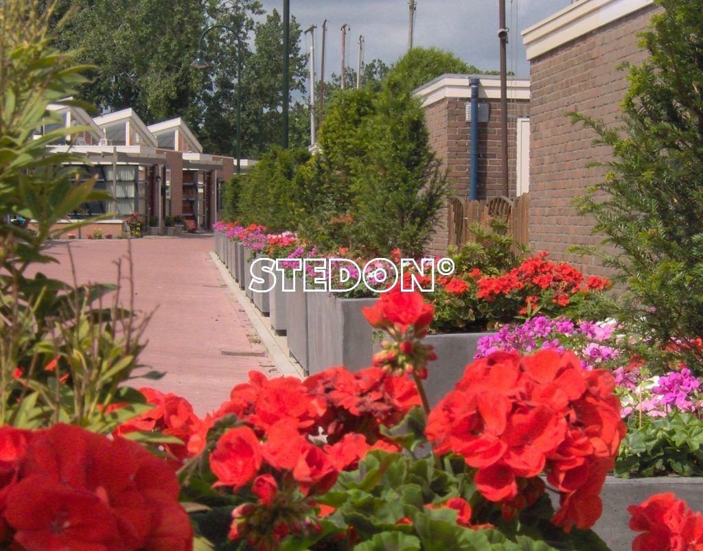 Bloembakken beton straatmeubilair