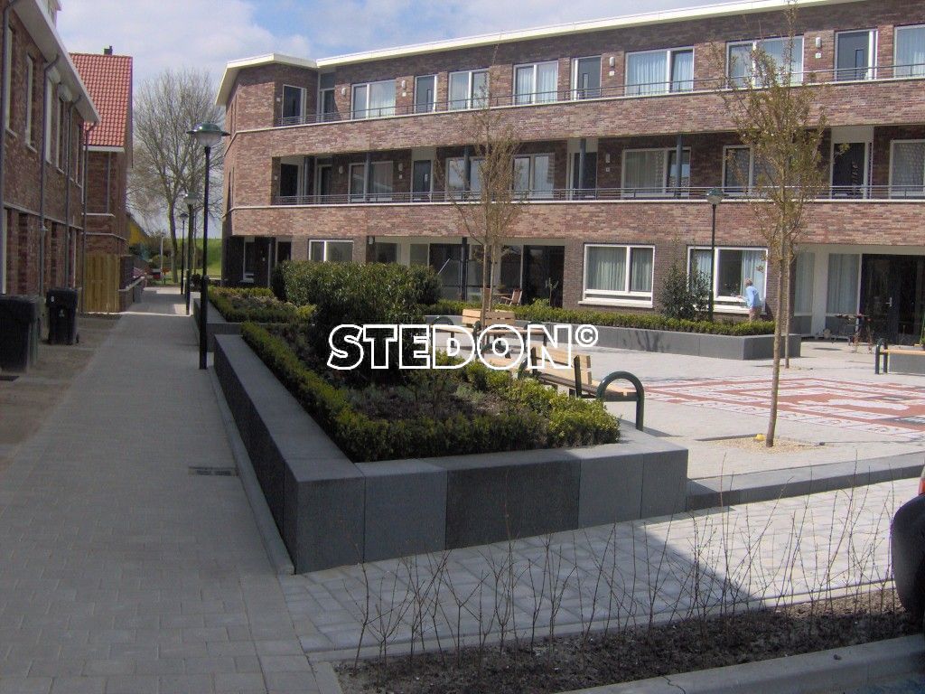 Bloembakken beton straatmeubilair