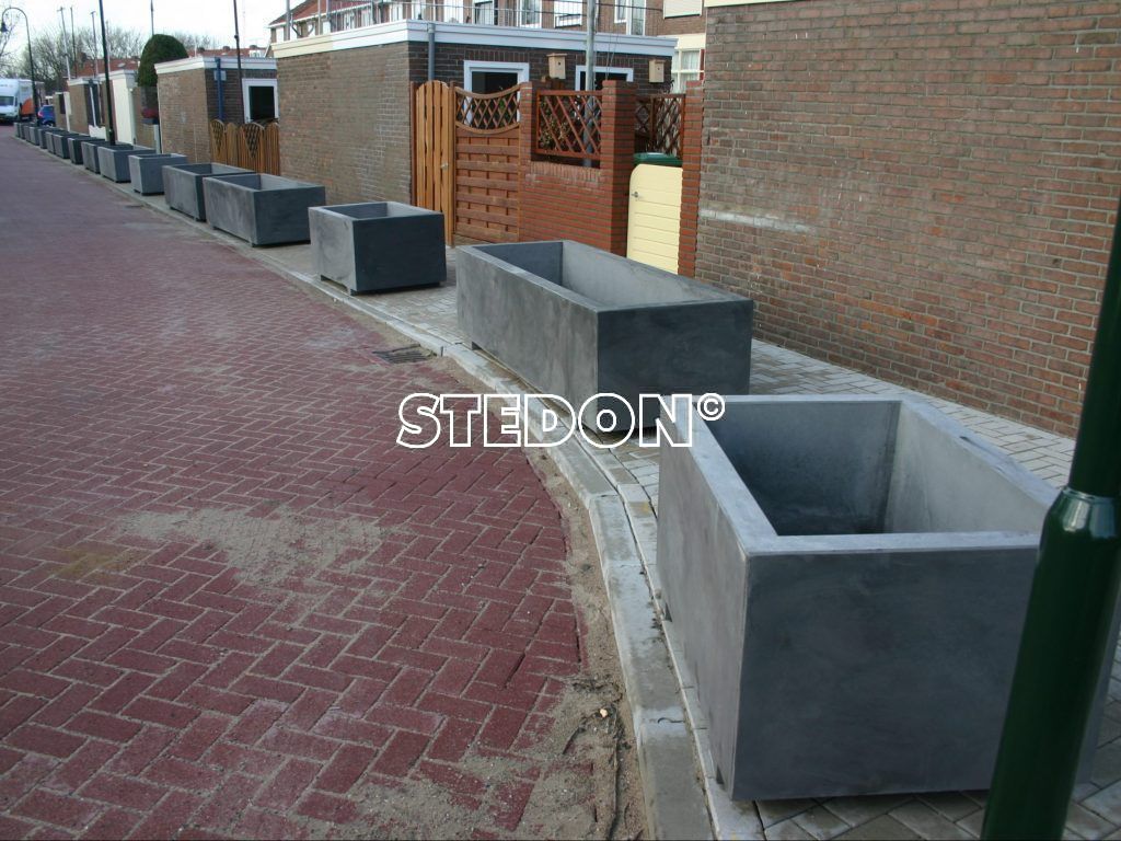 Bloembakken beton straatmeubilair