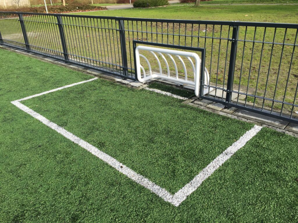 sportvloer, sportvloeren, buiten sportvloer, waterdoorlatende sportvloer, drainbeton, drainbeton sportvloer, kunstgras