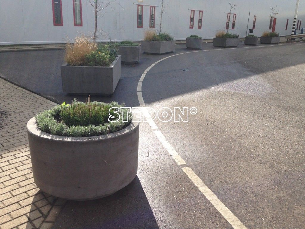 Bloembakken beton straatmeubilair