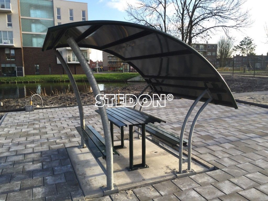 Banken en picknicksets straatmeubiliar