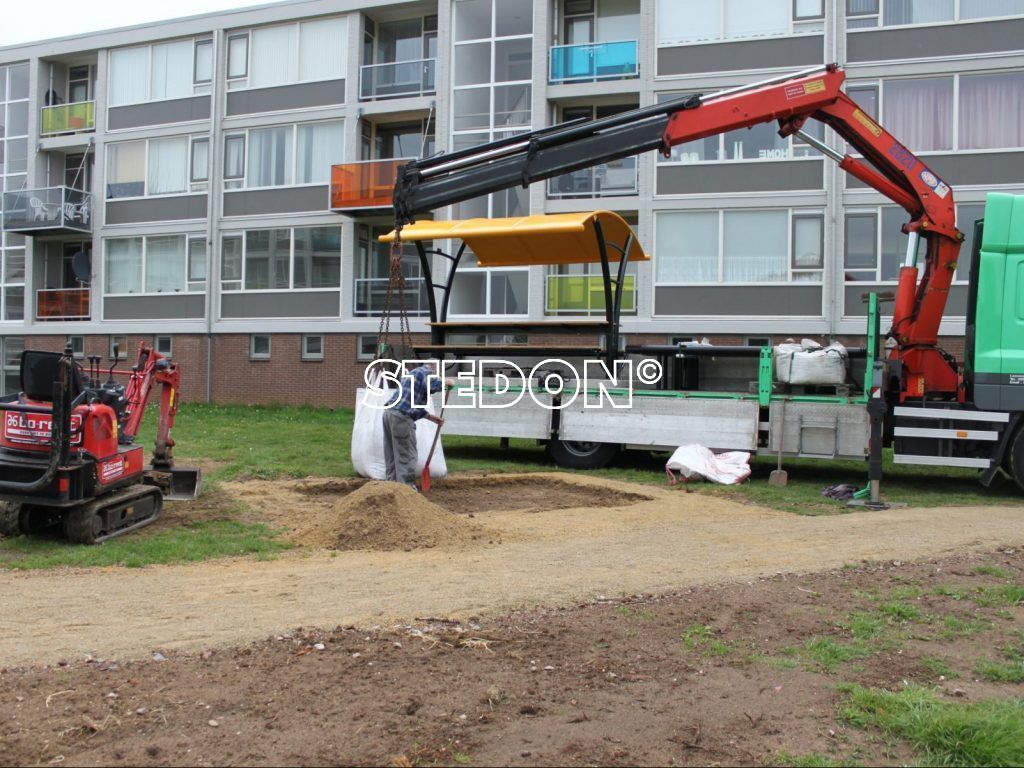 Ontmoetingsplek, ontmoetingsplekken, jongen ontmoetingspek, hangplek, picknickset, picknickplaats, overkapping openbare ruimte, overkappingen openbare ruimte