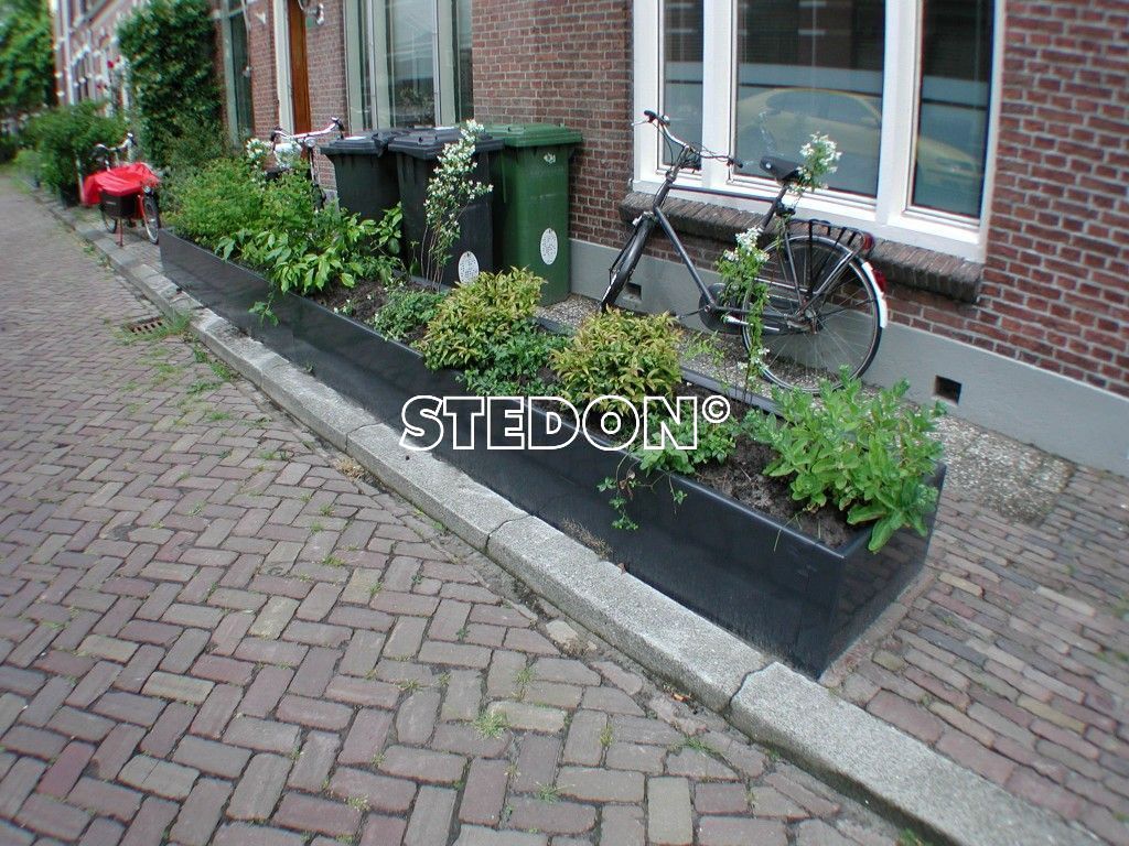 Bloembakken metaal straatmeubilair