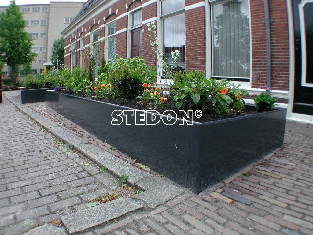 Bloembakken metaal straatmeubilair