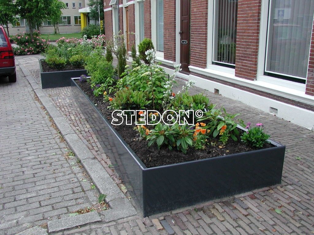 Bloembakken metaal straatmeubilair