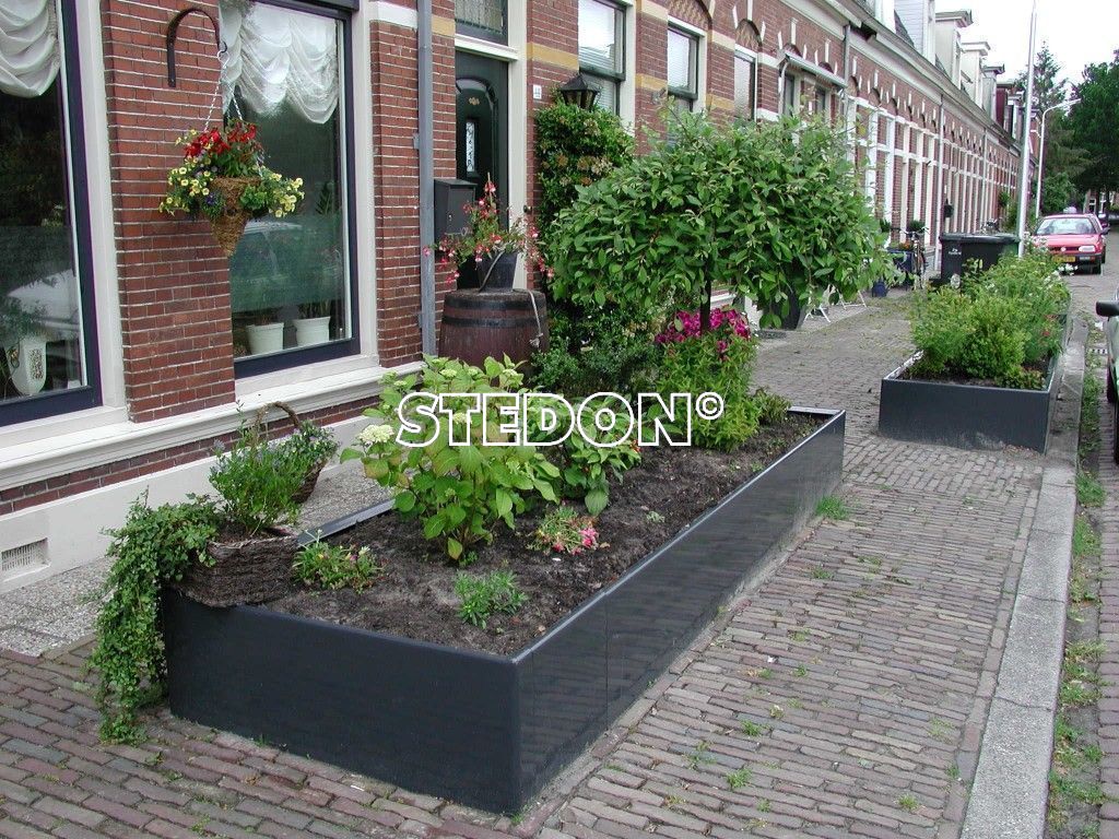 Bloembakken metaal straatmeubilair