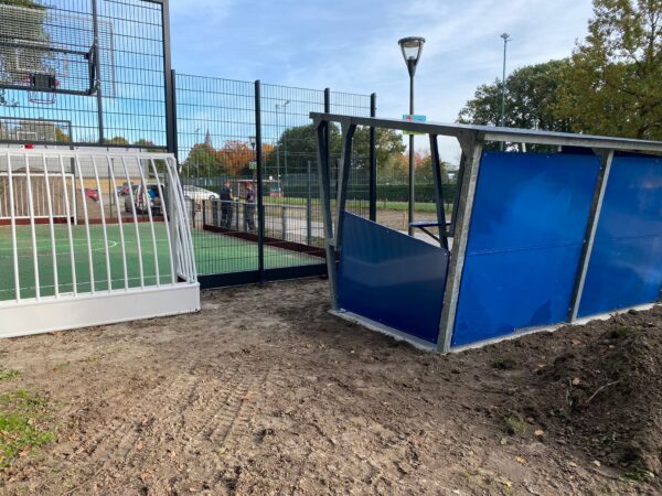 Ontmoetingsplek, ontmoetingsplekken, jongen ontmoetingspek, hangplek, picknickset, picknickplaats, overkapping openbare ruimte,