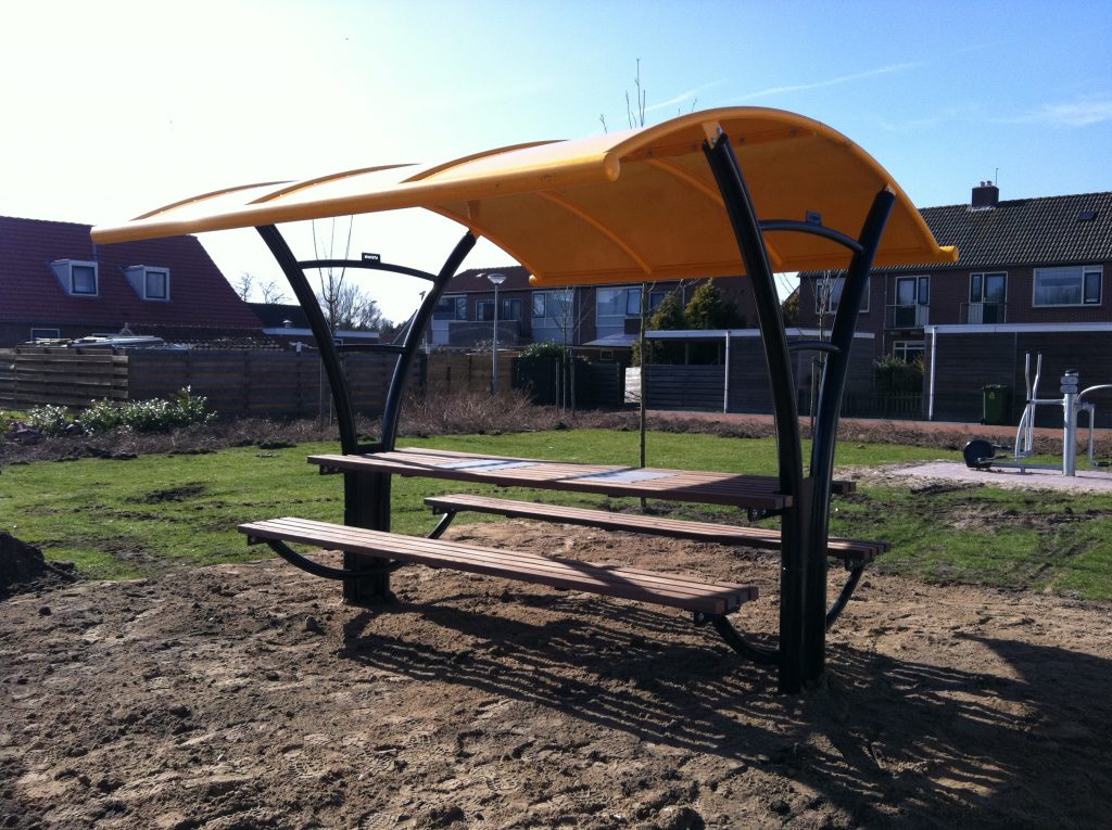 Ontmoetingsplek, ontmoetingsplekken, jongen ontmoetingspek, hangplek, picknickset, picknickplaats, overkapping openbare ruimte, overkappingen openbare ruimte