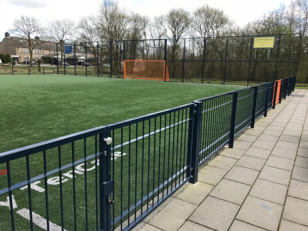 Calisthenicspark Diemen, Calisthenics, dip bar, dopping bars, monkey bar, sportpark Diemen, Sportkooi, voetbalkooi, Cruyff court, sportpark Diemen, sportkooi Diemen, Calisthenics Diemen