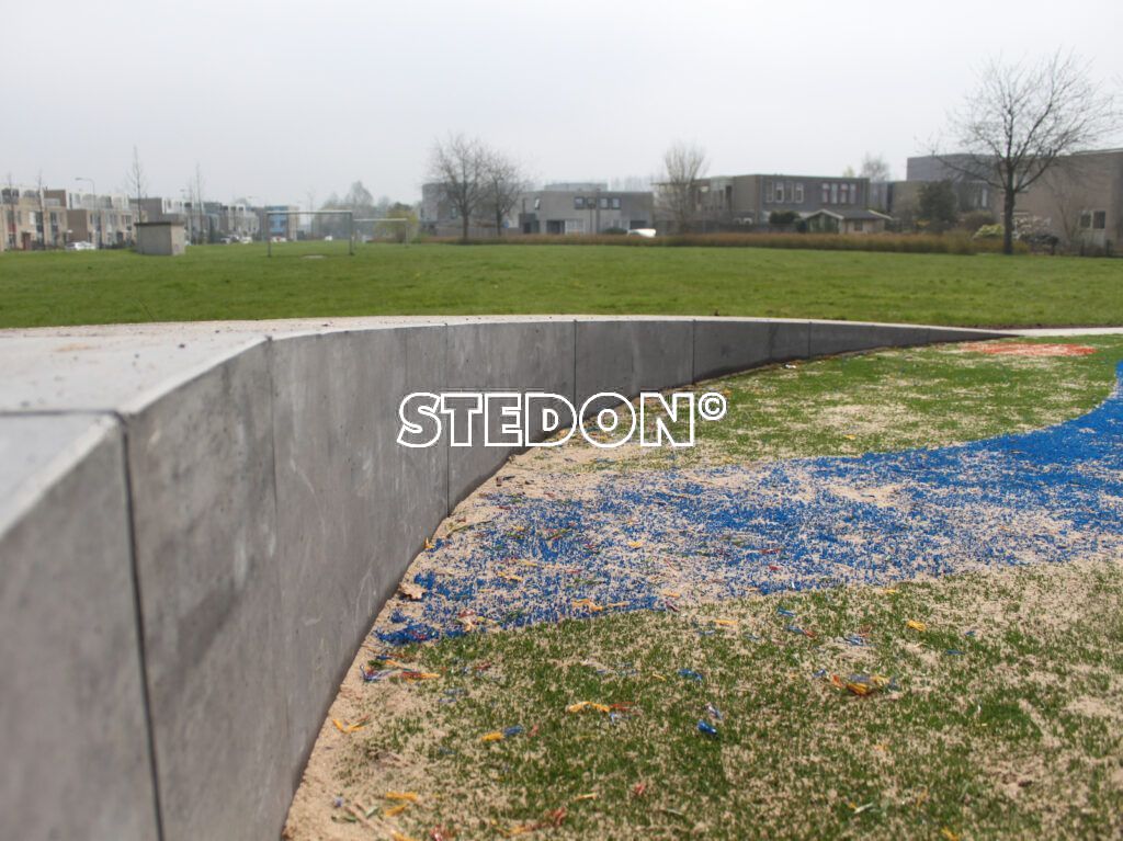Parkranden, stadsranden, Parkrand, betonnen parkrand, Basis element beton, Zit element, zit elementen, zitelement, zitelementen, beton, Helling parkrand, aflopend element, betonnen zit element, zitblok, zitblok rechthoek
