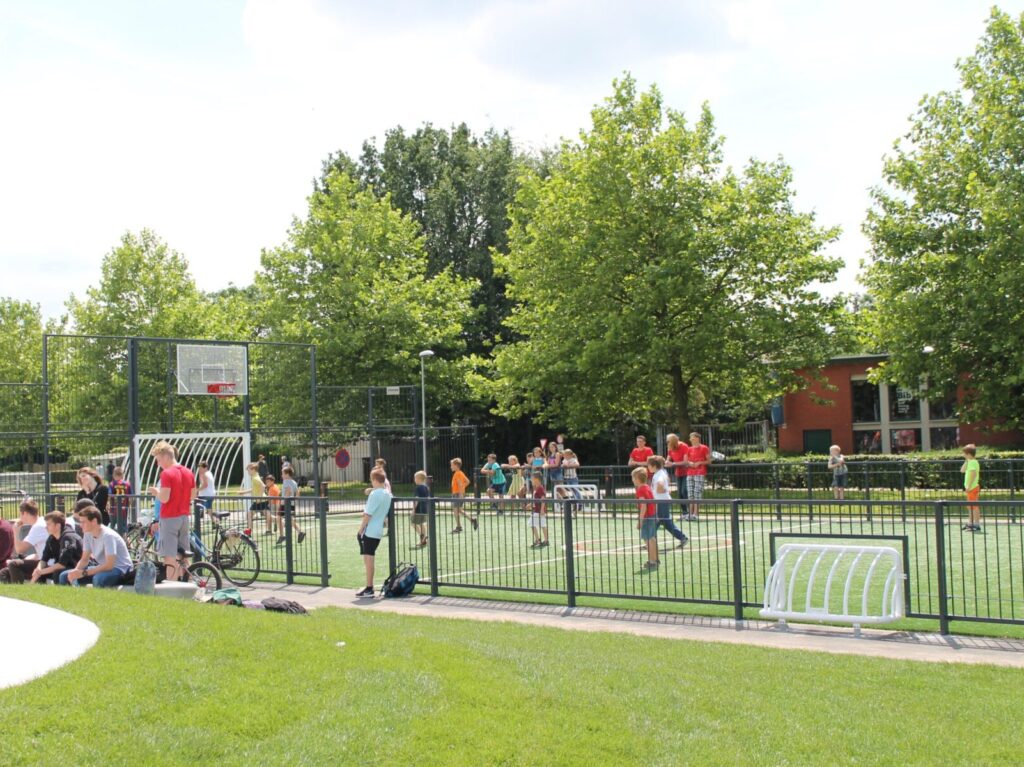 sportkooi, sportkooien, sportarena, sportarena's, sportveld, sportvelden, voetbalkooi, voetbalkooien