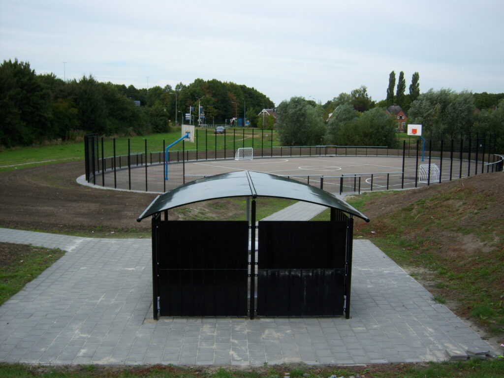 Ontmoetingsplek, ontmoetingsplekken, jongen ontmoetingspek, hangplek, picknickset, picknickplaats, overkapping openbare ruimte,