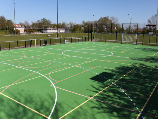 sportvloer, sportvloeren, buiten sportvloer, waterdoorlatende sportvloer, drainbeton, drainbeton sportvloer