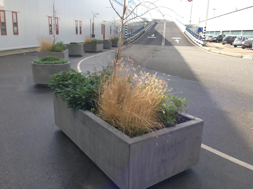 Bloembak, bloembakken, plantenbak, plantenbakken, plantenbak openbare ruimte, bloembak openbare ruimte