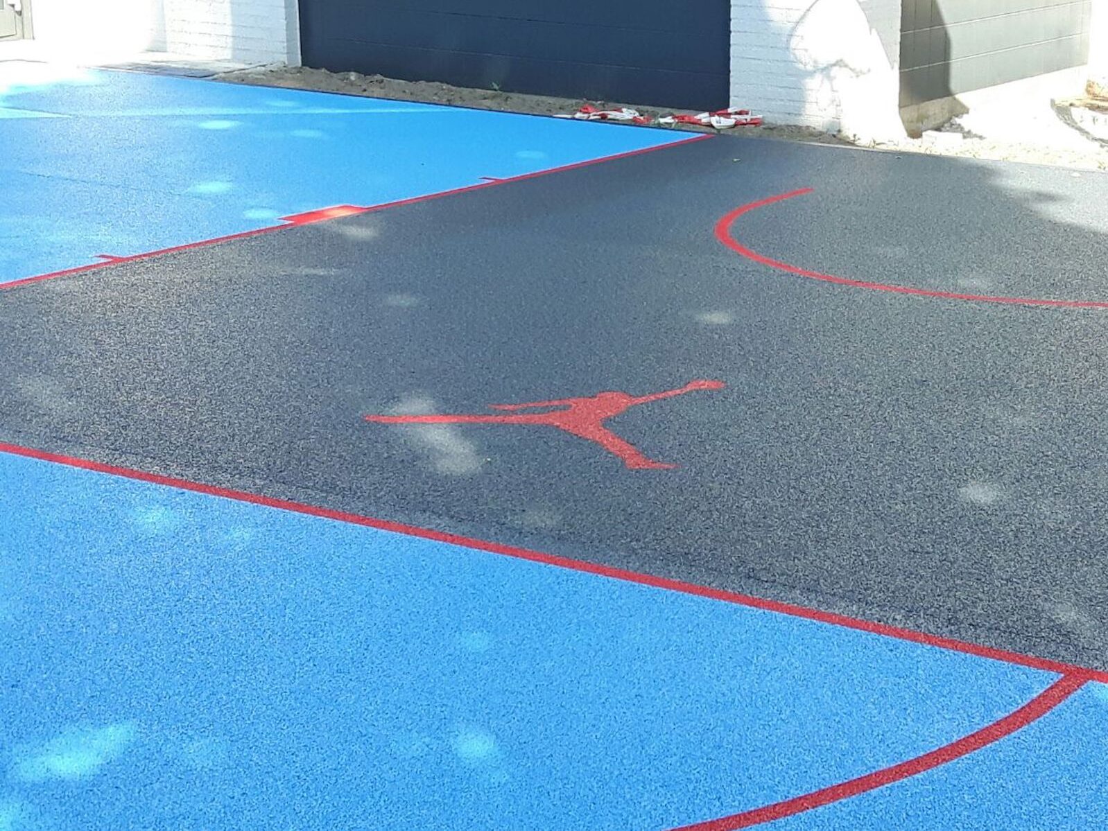 portvloer, sportvloeren, buiten sportvloer, waterdoorlatende sportvloer, drainbeton, drainbeton sportvloer