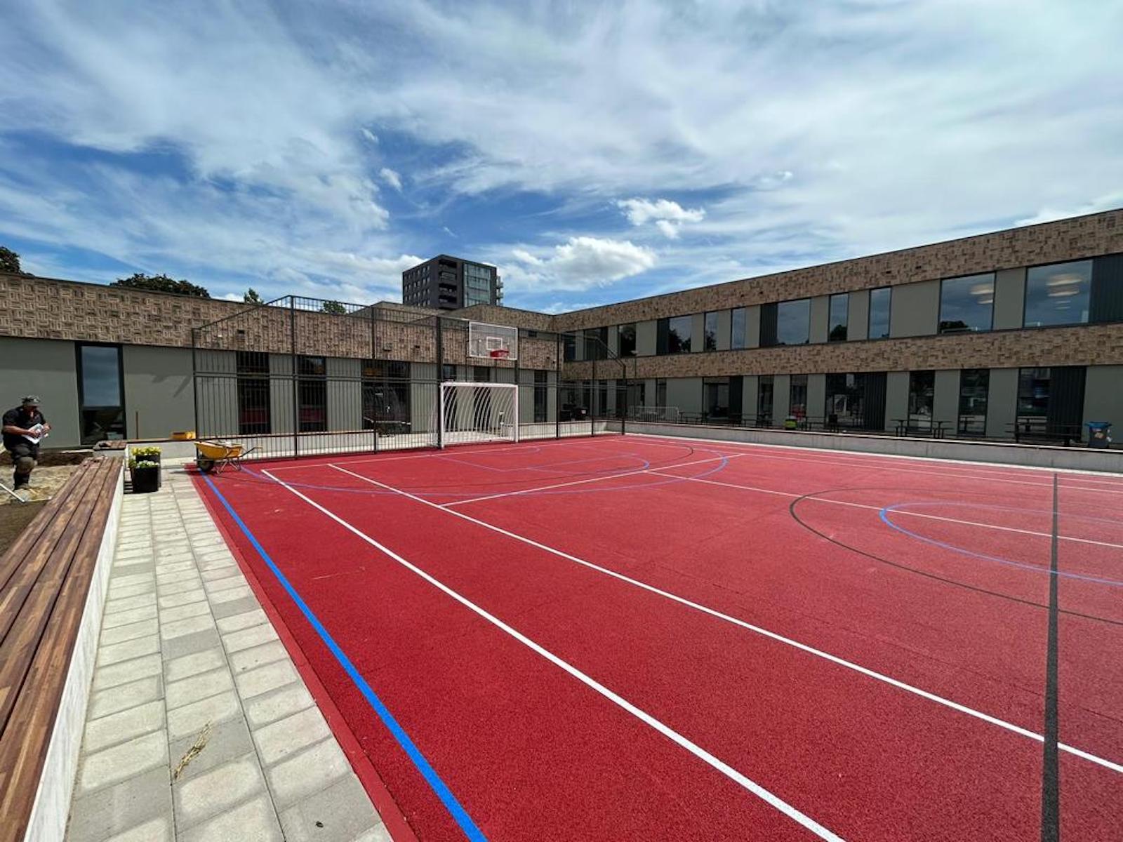 Sportvloer, sportvloeren, buiten sportvloer, waterdoorlatende sportvloer, drainbeton, drainbeton sportvloer