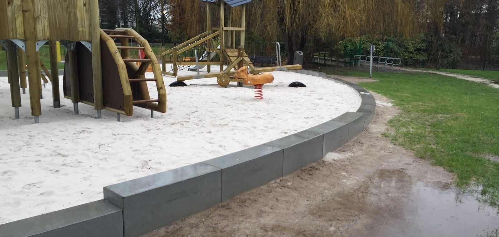 Betonnen zitelementen, betonnen zitranden, beton randen, zitelement beton