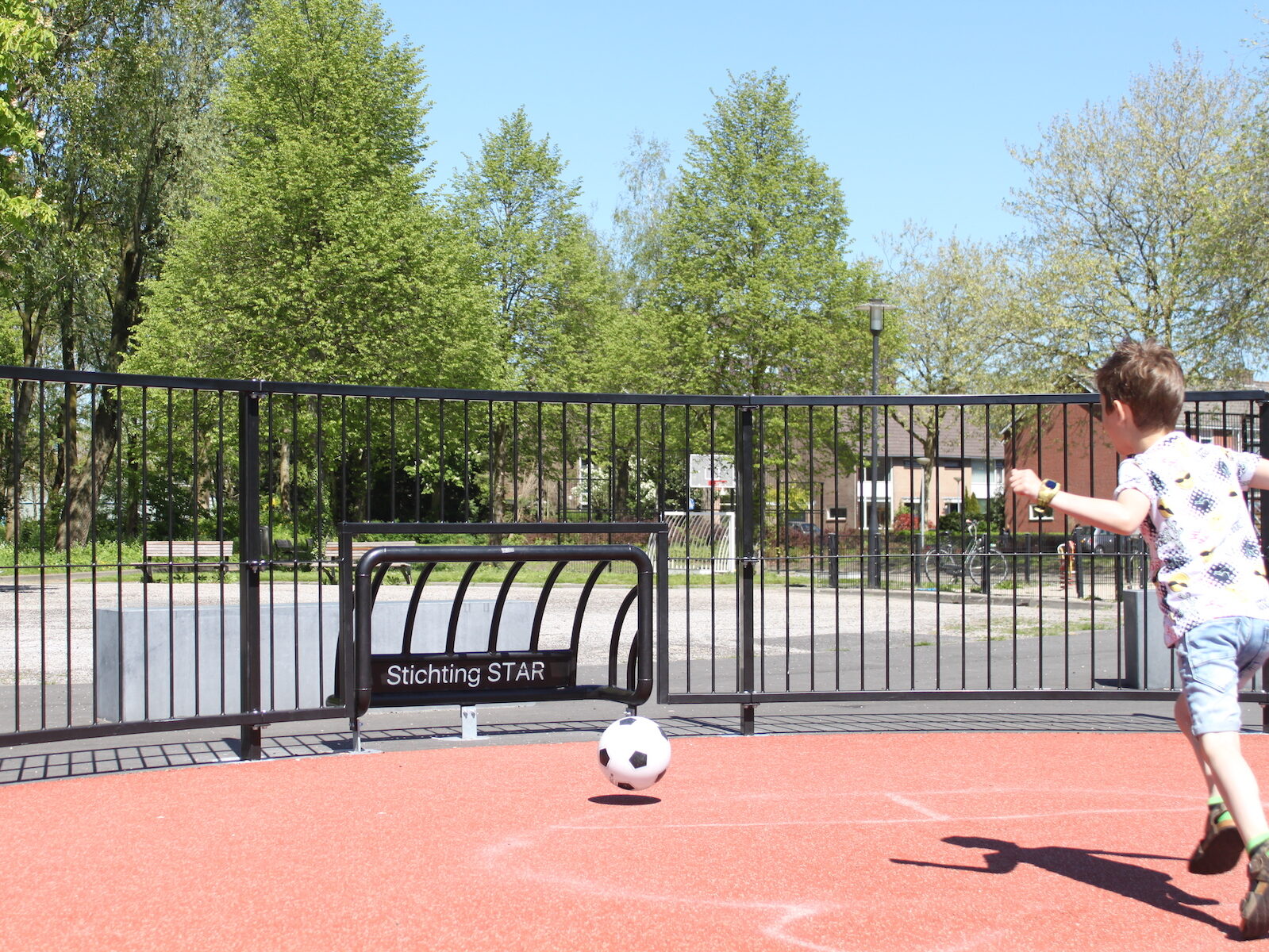 Pannakooi voor elk budget, Pannakooi rond, Pannakooi, pannakooien, pannaveld, pannavelden, sportkooi, sportkooien, voetbalkooi, voetbalkooien, pannakooi openbare ruimte