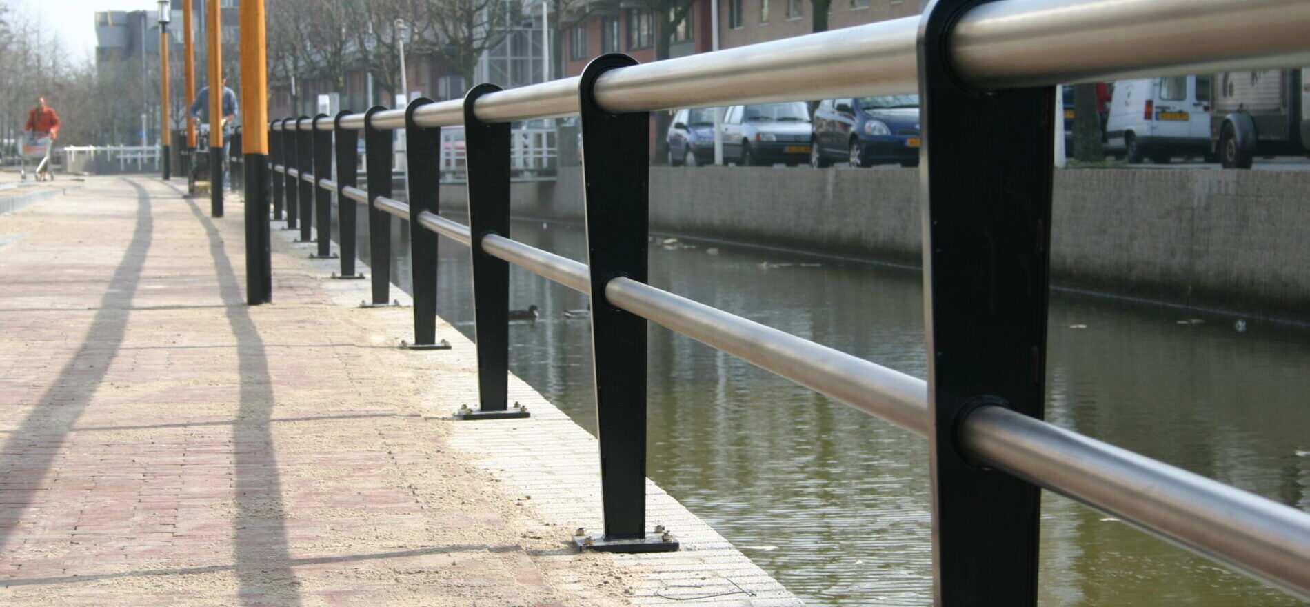 Straatmeubilair, kadeleuning, hekwerk, veiligheidsleuning,