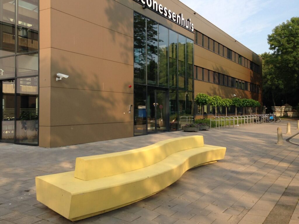 Betonnen bank, betonnen zitelementen, bank van beton,