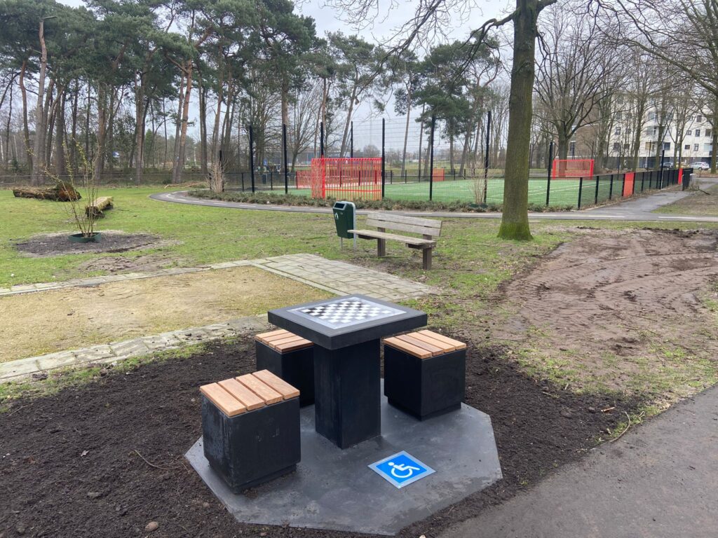 Dam schaak tafel, dam tafel, schaak tafel, game table, picknicktafel beton, Rolstoelgebruikers