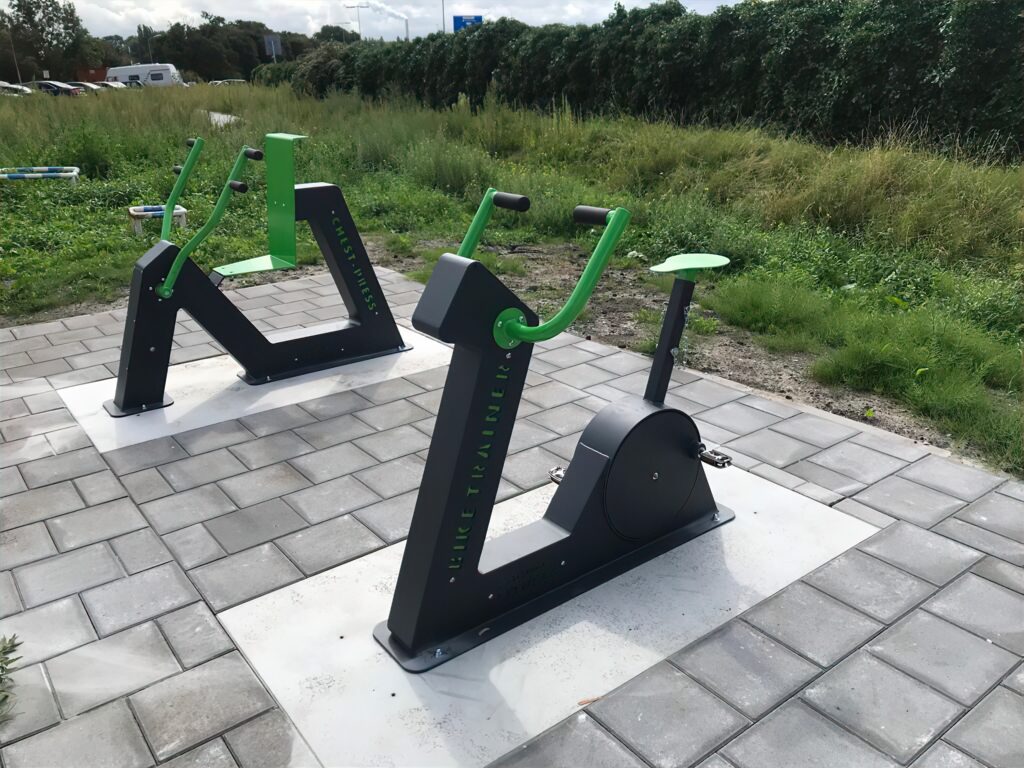 Buiten fitnesstoestellen, Hydraulisch weerstandsysteem, bootcamp, outdoor fitness, buiten fitness, vandalismebestendig buiten fitnesstoestellen