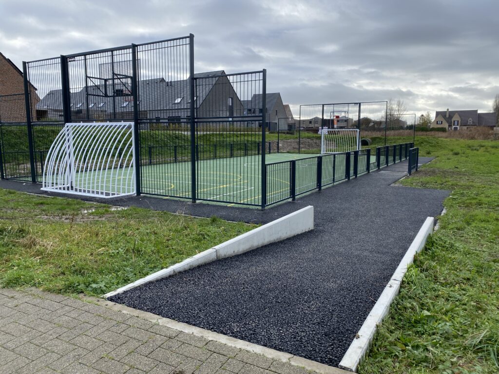 sportkooi, sportkooien, sportarena, sportarena's, sportveld, sportvelden, voetbalkooi, voetbalkooien