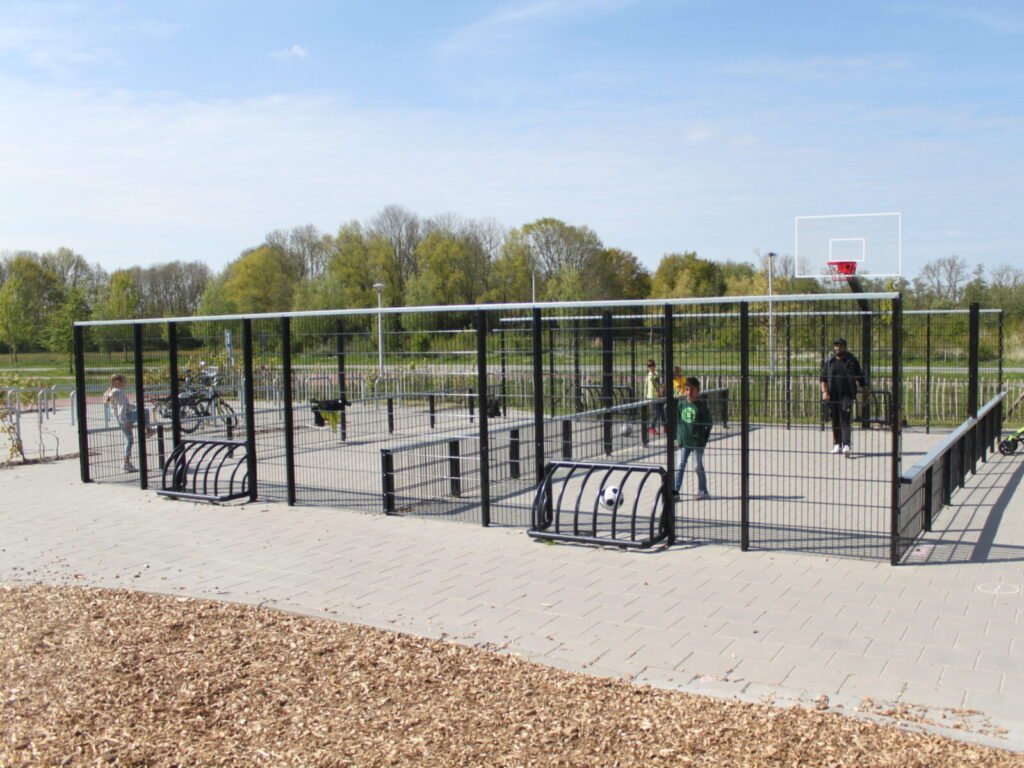 Pannakooi voor elk budget, Pannakooi rond, Pannakooi DSM, Pannakooi, pannakooien, pannaveld, pannavelden, sportkooi, sportkooien, voetbalkooi, voetbalkooien, pannakooi openbare ruimte