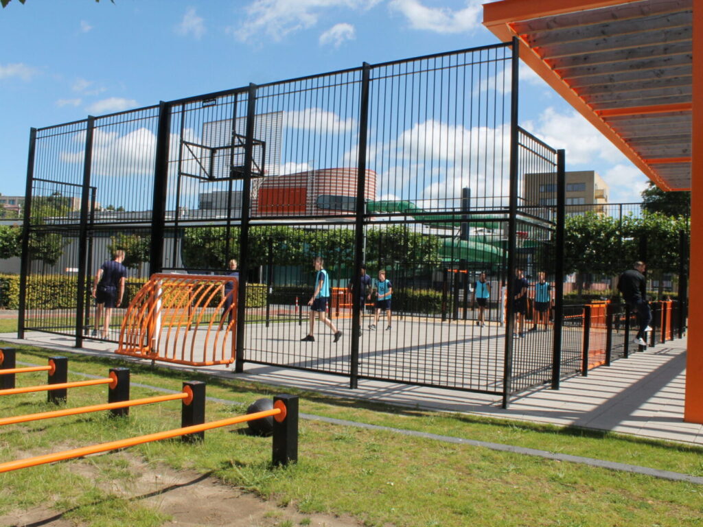 sportkooi, sportkooien, sportarena, sportarena's, sportveld, sportvelden, voetbalkooi, voetbalkooien