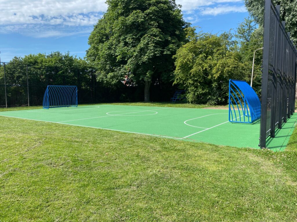 Sportkooi, ballenwand, ballenvanger, sportveld, voetbalwand