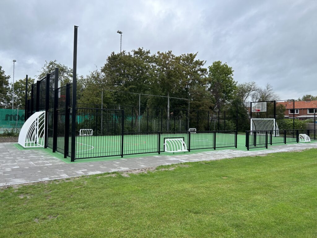 sportkooi, sportkooien, sportarena, sportarena's, sportveld, sportvelden, voetbalkooi, voetbalkooien