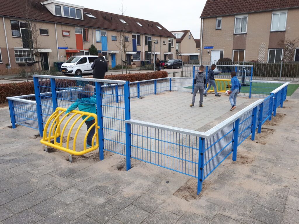 Pannakooi voor elk budget, Pannakooi rond, Pannakooi DSM, Pannakooi, pannakooien, pannaveld, pannavelden, sportkooi, sportkooien, voetbalkooi, voetbalkooien, pannakooi openbare ruimte