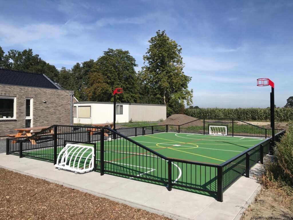 Pannakooi voor elk budget, Pannakooi rond, Pannakooi DSM, Pannakooi, pannakooien, pannaveld, pannavelden, sportkooi, sportkooien, voetbalkooi, voetbalkooien, pannakooi openbare ruimte