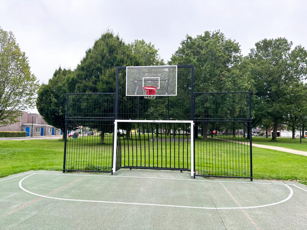 Sportkooi, ballenwand, ballenvanger, sportveld, voetbalwand