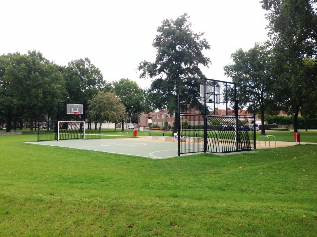 Sportkooi, ballenwand, ballenvanger, sportveld, voetbalwand